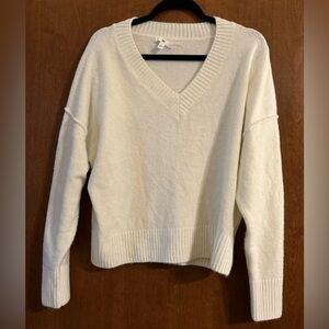 Cozy V-Neck Sweater ~ from Nordstrom ~ Size M
